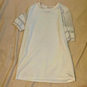 White shirt see-through strip short sleeve tee